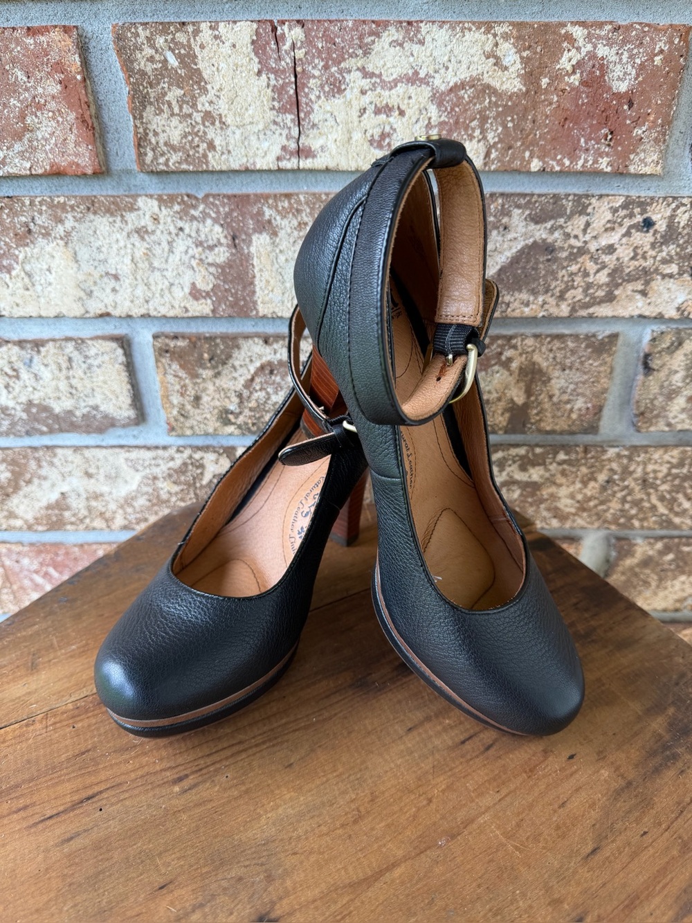 Sofft Black Pebbled Leather Platform Ankle Strap Pumps Women’s Size 8M Beautiful